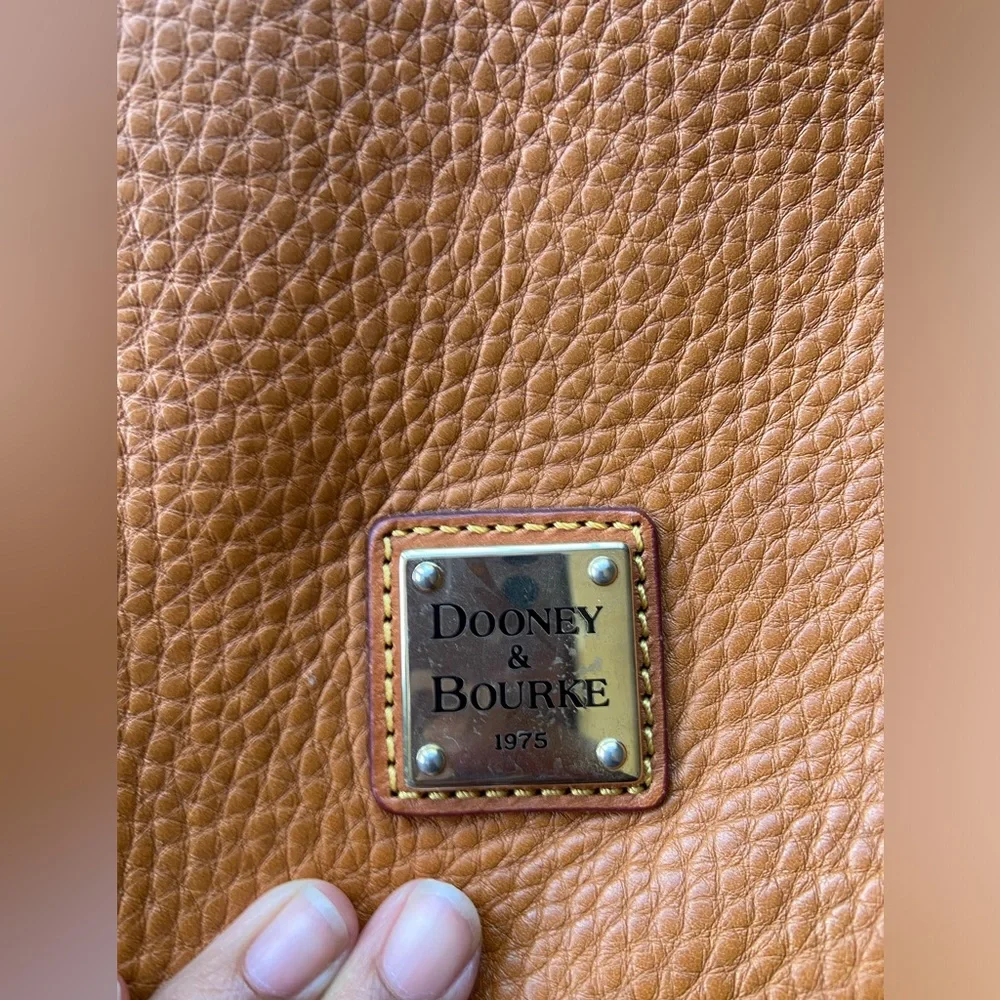 Vintage Dooney Bourke Brown Pebble Grain Leather Buckle Strap Hobo Shoulder Bag - Picture 3 of 14